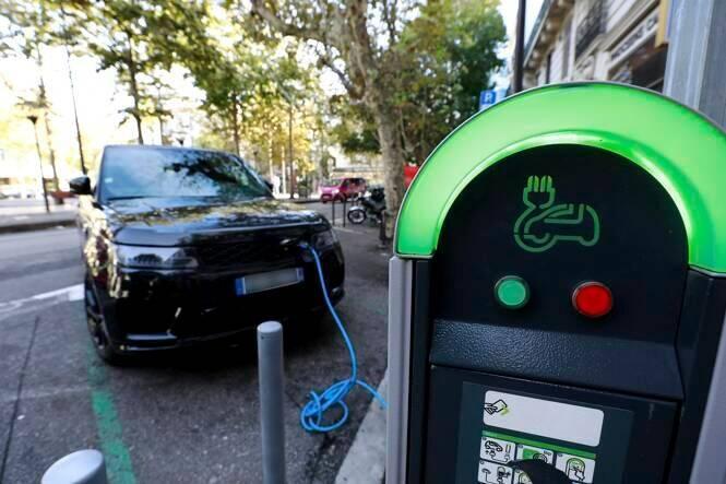 Il ne sera bientôt plus possible d'acheter une voiture neuve essence, diesel ou hydride en Europe varmatin.com/faits-de-socie…