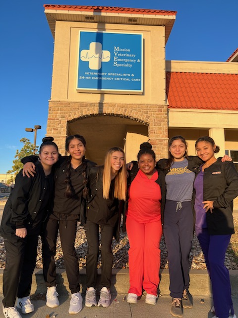 OATCAnimal's tweet photo. Animal Science 1st year students are job shadowing at Mission Veterinary Emergency and Specialty clinic today! What an awesome experience!! @RoadrunnersOATC @OlatheCTE https://t.co/blYh20CHiX