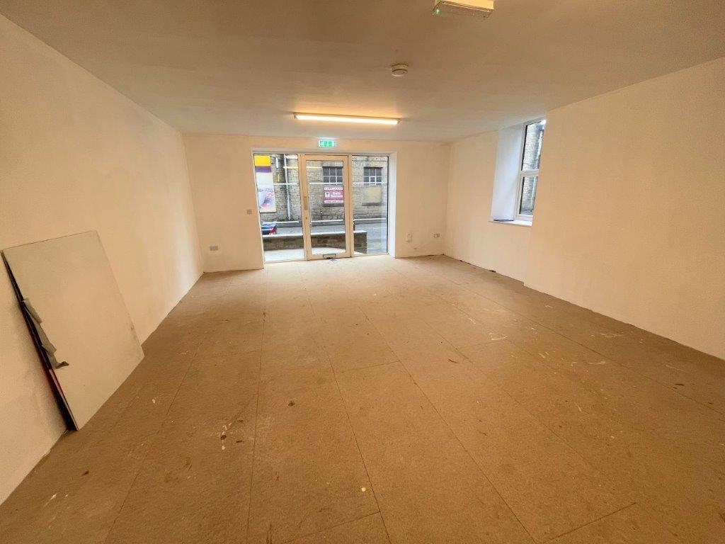 BramsCommercial's tweet photo. 🏢Retail Unit to Let
📍1024 &amp; 1024A Manchester Road
👉from £500pcm

The premises have recently been created and provide 2
prominent ground floor retail units offering open plan
space extending to 335m² and 551ft². 

https://t.co/lItFyakYch https://t.co/tsZCdl92SK