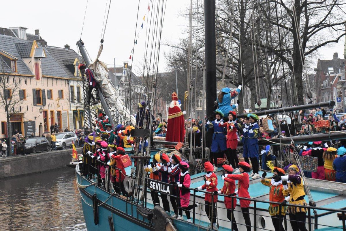 Heb jij Sinterklaas altijd een handje willen helpen? Stuur dan een mailtje naar Sintingroningen@hotmail.com en wie weet kun jij de Sint helpen tijdens de intocht dit jaar!