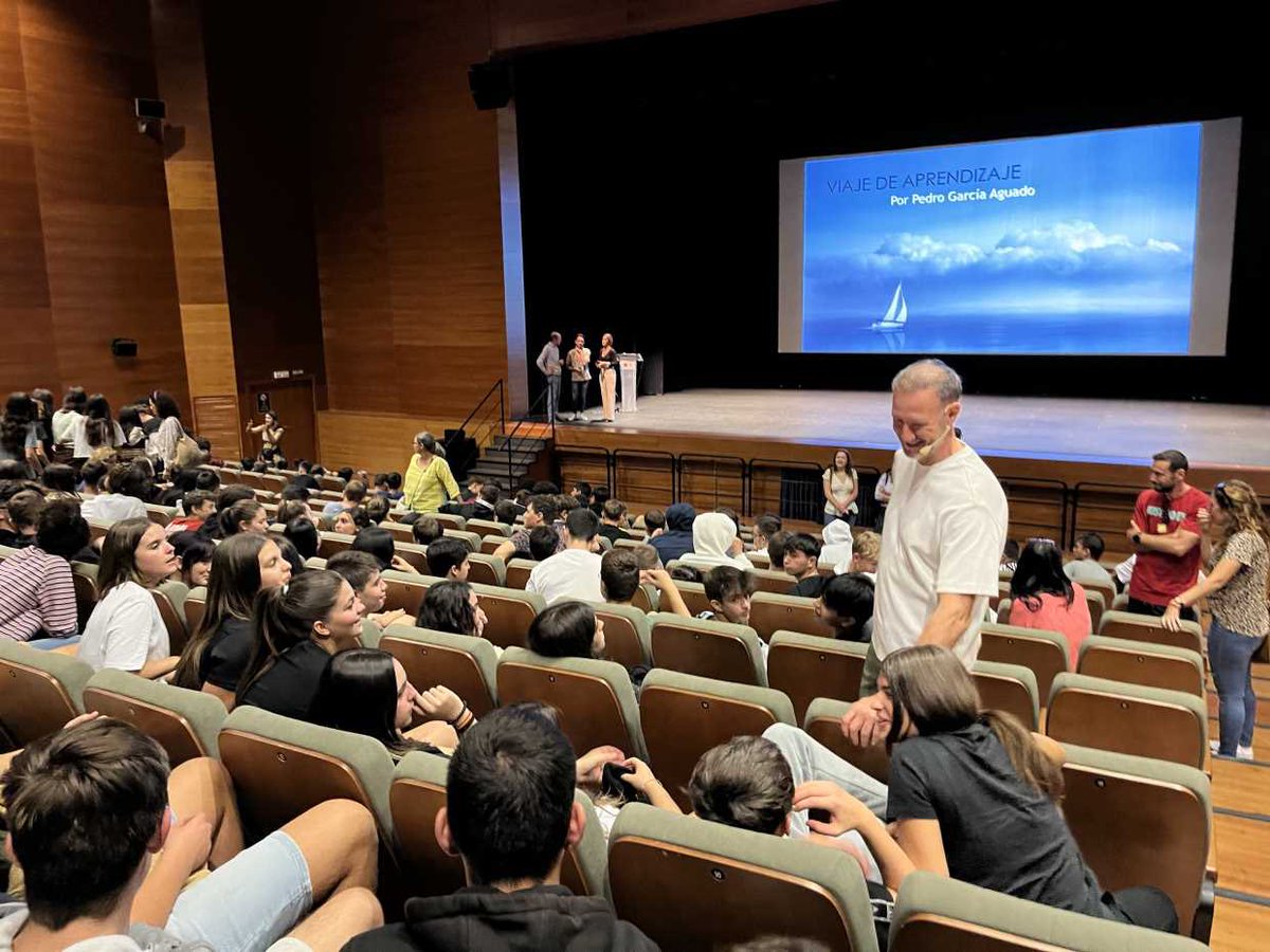 📣📣El “Hermano Mayor” <a href="/pgaguado/">pgaguado</a> ha realizado esta mañana la charla “Viaje de Aprendizaje” en l’<a href="/AuditoriLaNucia/">Auditori La Nucia</a>!
4️⃣5️⃣0️⃣ estudiantes del IES de La Nucía han asistido a esta conferencia que ha calado entre los jóvenes, siendo muy participativa. 
ℹ️ lanucia.es/Actualidad/not…