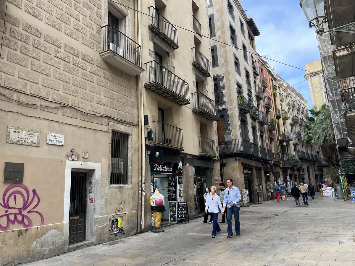 DebsRWalton's tweet photo. Barcelona #theshadowofthewind sites 2/3 https://t.co/TfQM5evAIw