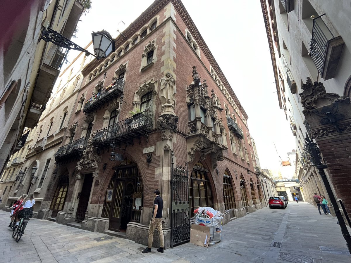DebsRWalton's tweet photo. Barcelona #theshadowofthewind sites 3/3 https://t.co/oqm1NCmvXZ