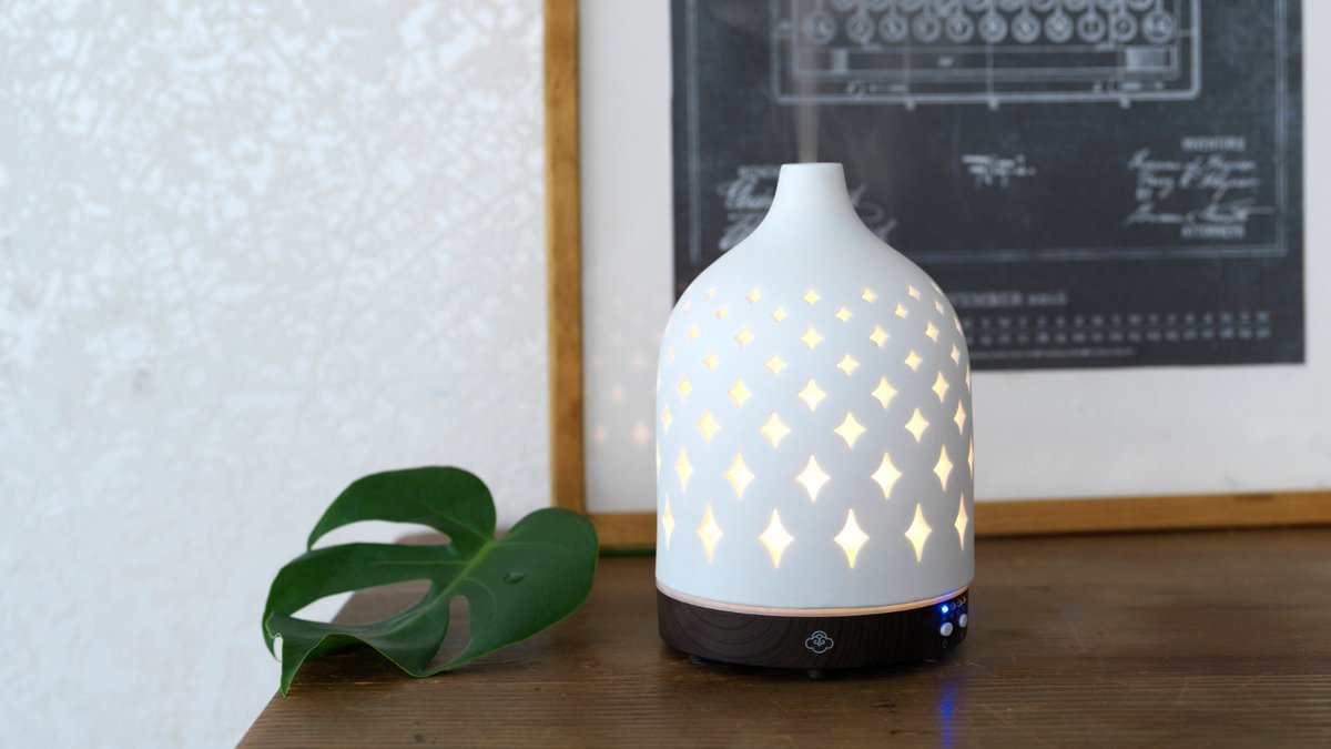 SereneHouseUSA's tweet photo. Fill your home with the essential oils you love. The Supernova Ultrasonic Diffuser runs up to 7-hour continuously or up to 14-hour intermittently. Features optional 60, 90, 120-minute timer and 7 LED lights.

#serenehouseusa
#serenehouse
#serenehousediffuser
#diffusersandoils https://t.co/AkClCZ8cEX