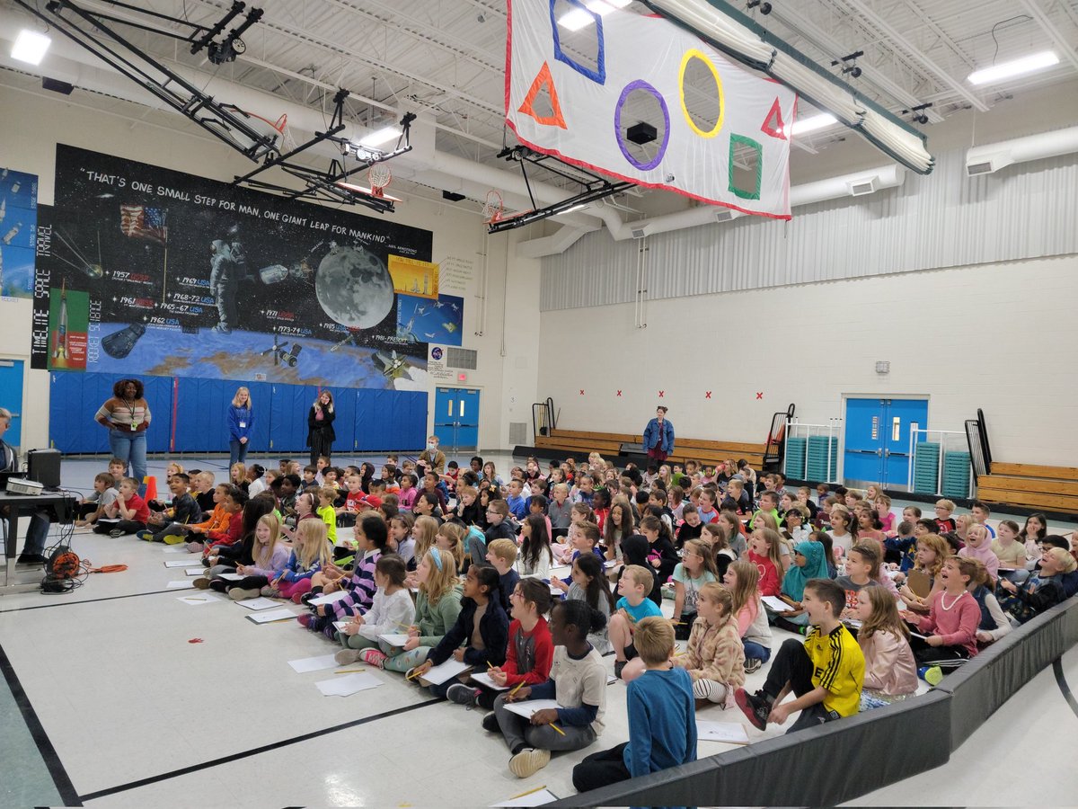 ProfesoraTT's tweet photo. We had so much fun drawing  with Artist/ Illustrator Steve Harpster today in Hilliard!Everyone is an ARTIST! @ProfesoraTT @ADCCampus @HilliardSchools https://t.co/DYbxVL3BwD