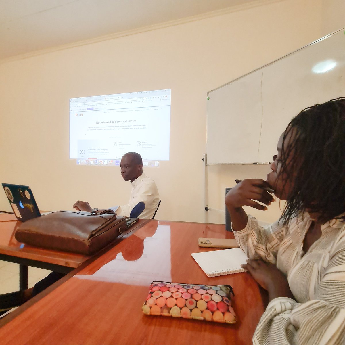 TheWorkshopCG's tweet photo. Marc Olivier Kouassi expert comptable donne aux membres de The Workshop, un atelier comptabilité avec l'outil @ZohoBooks.
#incubateur #innovationhub #theworkshopcongo #theworkshop #pointenoire #congo https://t.co/C8rrBthLlv