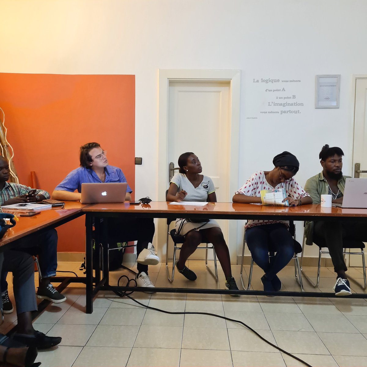 TheWorkshopCG's tweet photo. Marc Olivier Kouassi expert comptable donne aux membres de The Workshop, un atelier comptabilité avec l'outil @ZohoBooks.
#incubateur #innovationhub #theworkshopcongo #theworkshop #pointenoire #congo https://t.co/C8rrBthLlv