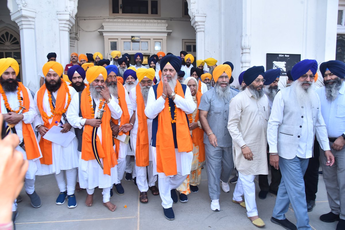 SGPCAmritsar's tweet photo. SGPC jatha departs for Pakistan to participate in Saka Panja Sahib centenary congregation
Read in English: https://t.co/vuqBcECVIu
#SakaSriPanjaSahib #SikhJatha
#100YearCentenary #Centenary #PanjaSahib #MorchaGuruKaBagh #SGPCPressNote #Sikhs https://t.co/HMGpAw0mkD
