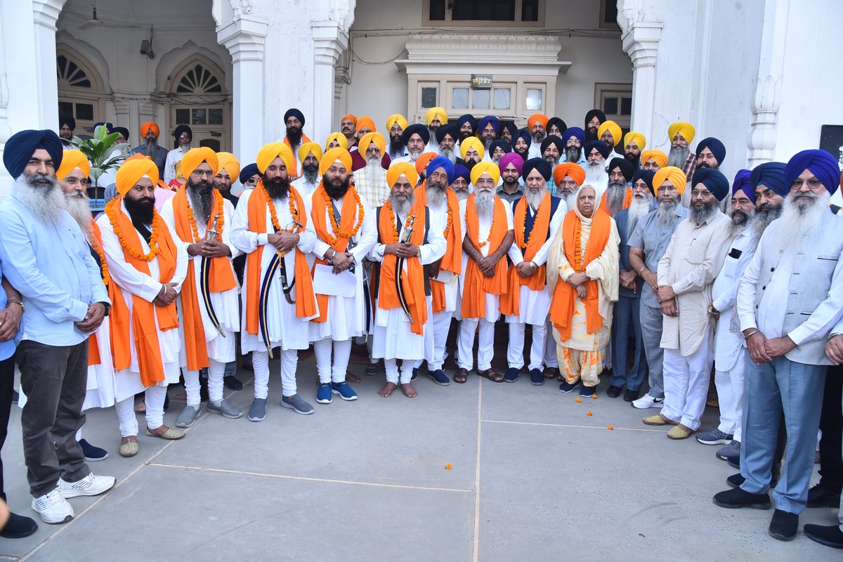 SGPCAmritsar's tweet photo. SGPC jatha departs for Pakistan to participate in Saka Panja Sahib centenary congregation
Read in English: https://t.co/vuqBcECVIu
#SakaSriPanjaSahib #SikhJatha
#100YearCentenary #Centenary #PanjaSahib #MorchaGuruKaBagh #SGPCPressNote #Sikhs https://t.co/HMGpAw0mkD