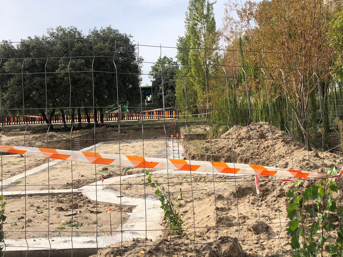 salvemos_parque's tweet photo. @AytoVDLCanada @AEMET_Madrid Los vecinos de #VillanuevaDeLaCañada queremos recuperar nuestros parques y espacios públicos. 
🛑 Privatización
🛑 Prevaricación 
🛑 Arboricidio
#SalvemosElParque #SalvemosLasCárcavas 
#Otoño https://t.co/6zf4TE17Ul