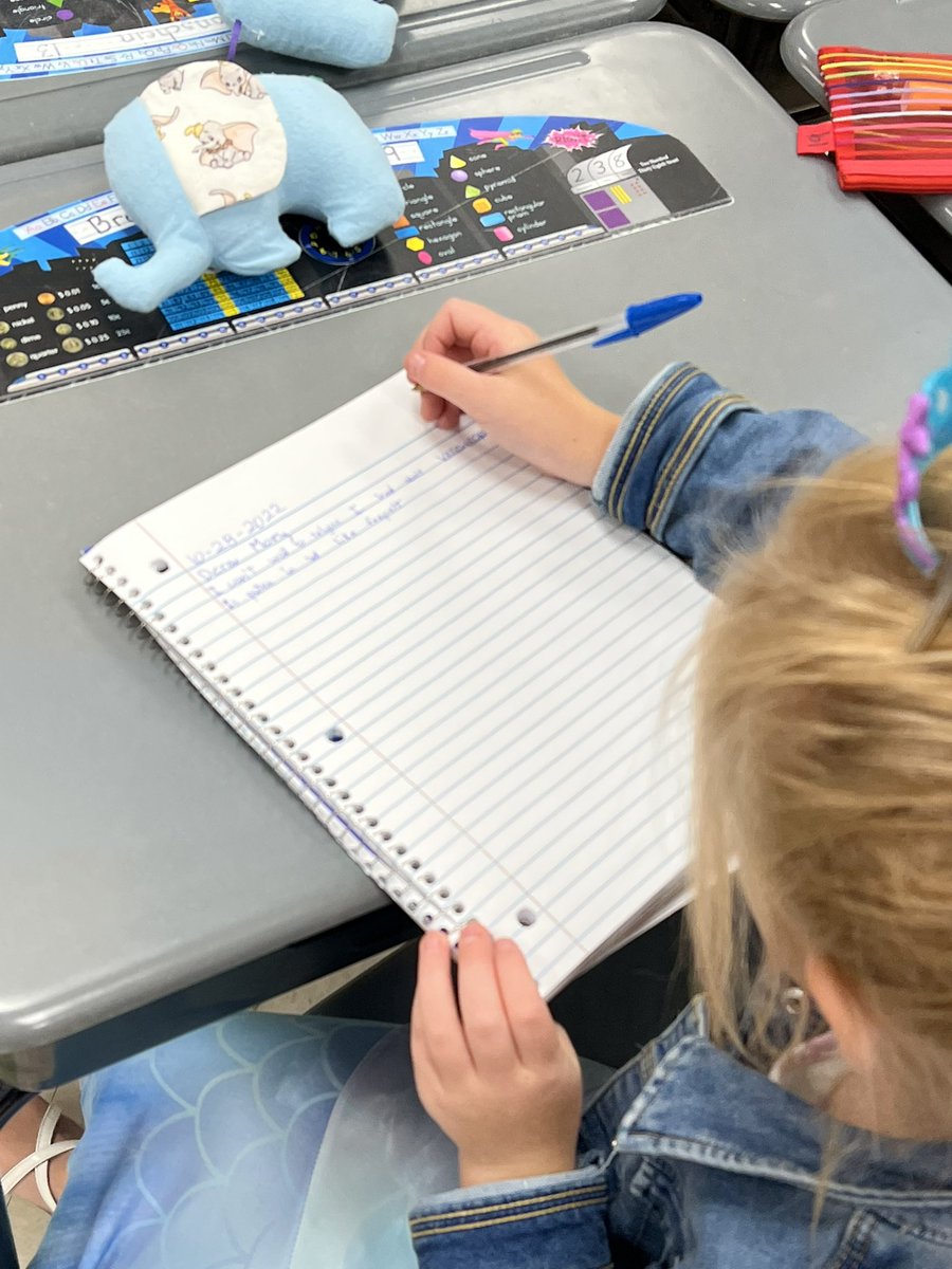 KiserClass's tweet photo. Each Friday, learners write a letter to their families about something new, interesting, exciting that they learned during the week. We call it our #ElephantJournal because #AnElephantNeverForgets! #WeAreMidview https://t.co/zIuntHfqyI