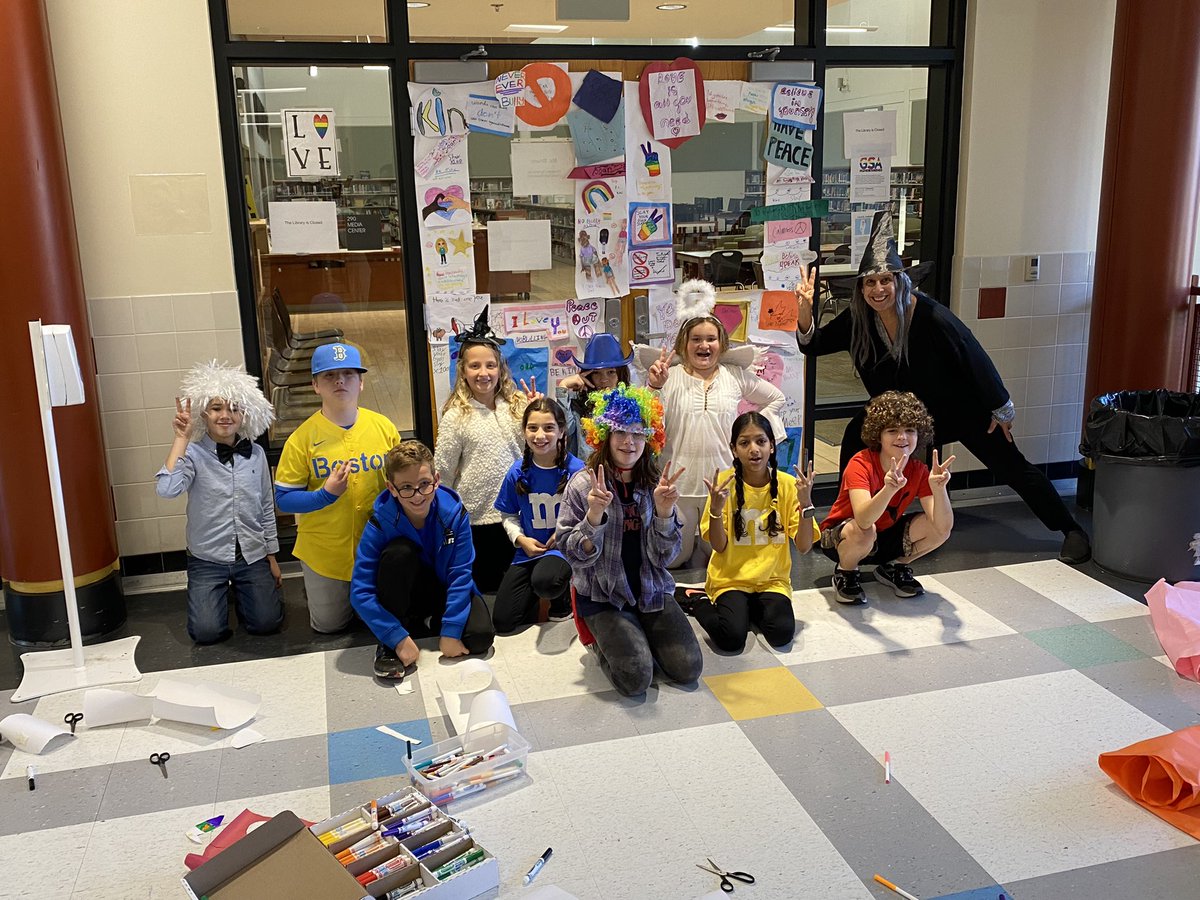 StonehamSuper's tweet photo. SCMS showing school spirit today! https://t.co/2hJLSVtXWF