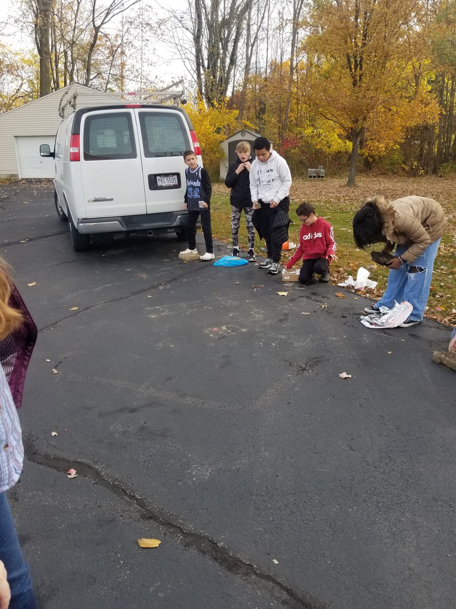 MrsJamiSexton's tweet photo. Mud bricks 22 w. 3rd period https://t.co/mgeJnJcroN