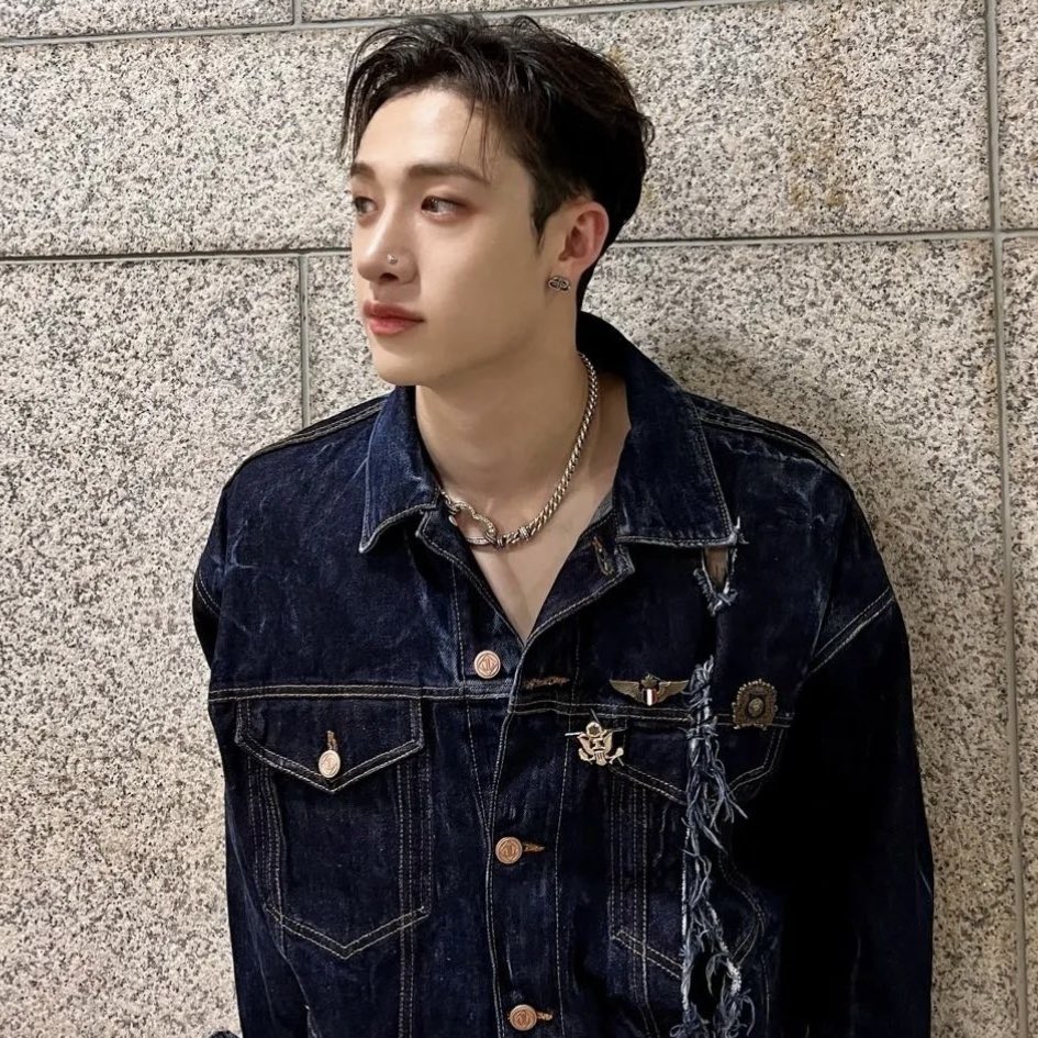 captainCB97s's tweet photo. a thread of bang chan’s viral videos on twitter 🐺🤍  : https://t.co/Ep5M1nE1QO