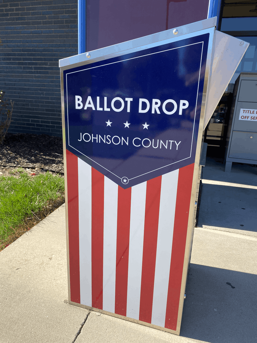 Mail-in ballot sitting on your counter? Time to fill it out and turn it back in! In addition to mailing your ballot back, you can drop it off in a dropbox or at an early voting location. Head over to KSBallot.org to find a ballot drop location close to you! 📮