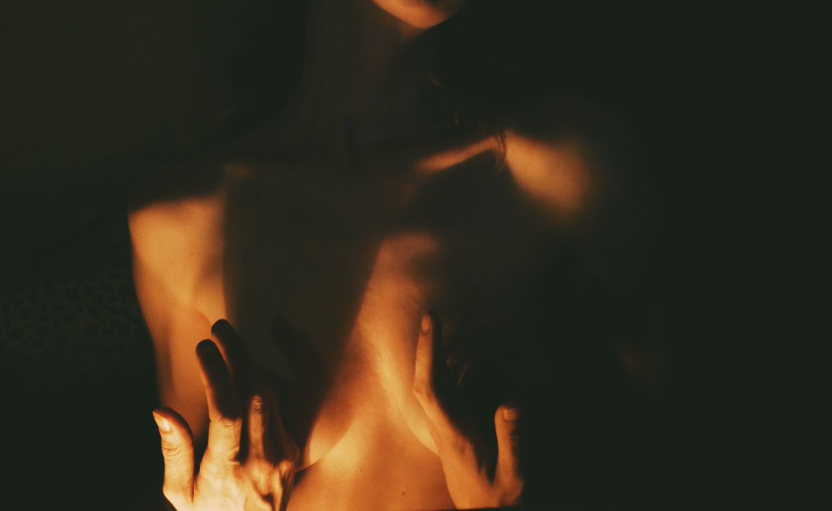 carolinamaez's tweet photo. This game. #selfportrait #mood https://t.co/JvLr5FckH6