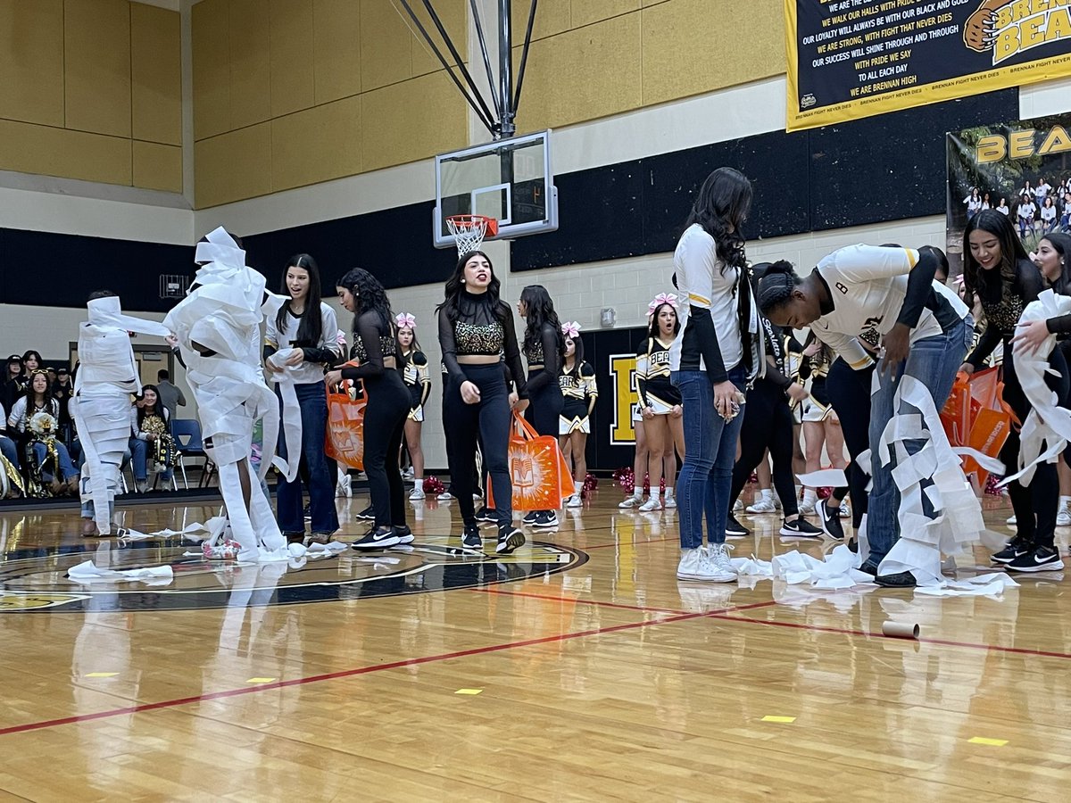 Brennan Volleyball tweet media