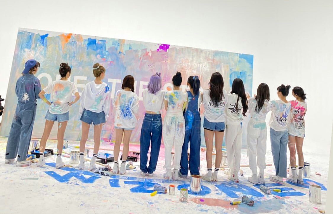 godchoiyena's tweet photo. "Even when the seasons pass by many times
and they are colorized with new colors
I'll still only look at you
I'll become the umbrella on the rainy days
I'll stay by your side
I'll hold you tight
I'll shine on you even from where you can't see and protect you."

#FOUReverWithIZONE https://t.co/2a9Jr3SWS3