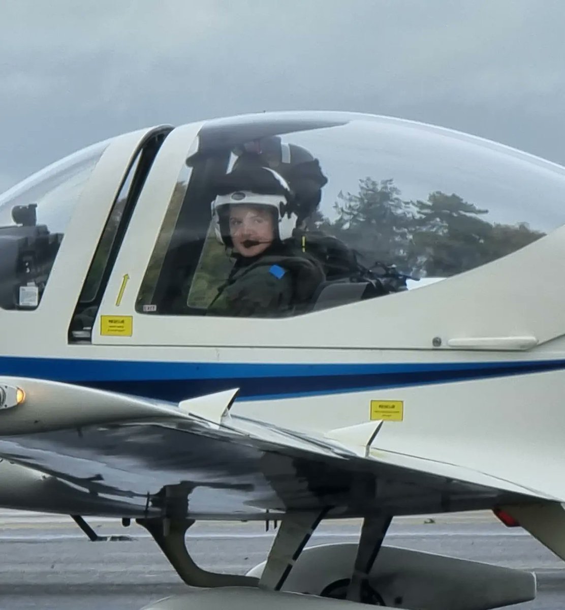 2457squadronatc's tweet photo. This morning, #team2457 cadets were at #6AEF @RAFBenson completing Air Experience Flying sorties. A great morning for all four cadets, who flew for around 25 minutes each, which included some aerobatics.
@OCHertsBucks @hbwaircadets @aircadets #noordinaryhobby #grobtutor https://t.co/UpXa5pQPvG
