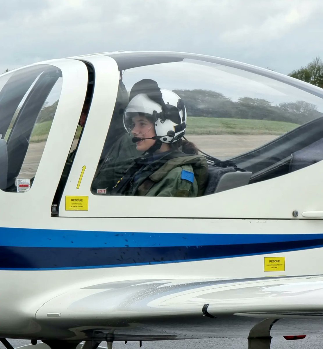 2457squadronatc's tweet photo. This morning, #team2457 cadets were at #6AEF @RAFBenson completing Air Experience Flying sorties. A great morning for all four cadets, who flew for around 25 minutes each, which included some aerobatics.
@OCHertsBucks @hbwaircadets @aircadets #noordinaryhobby #grobtutor https://t.co/UpXa5pQPvG