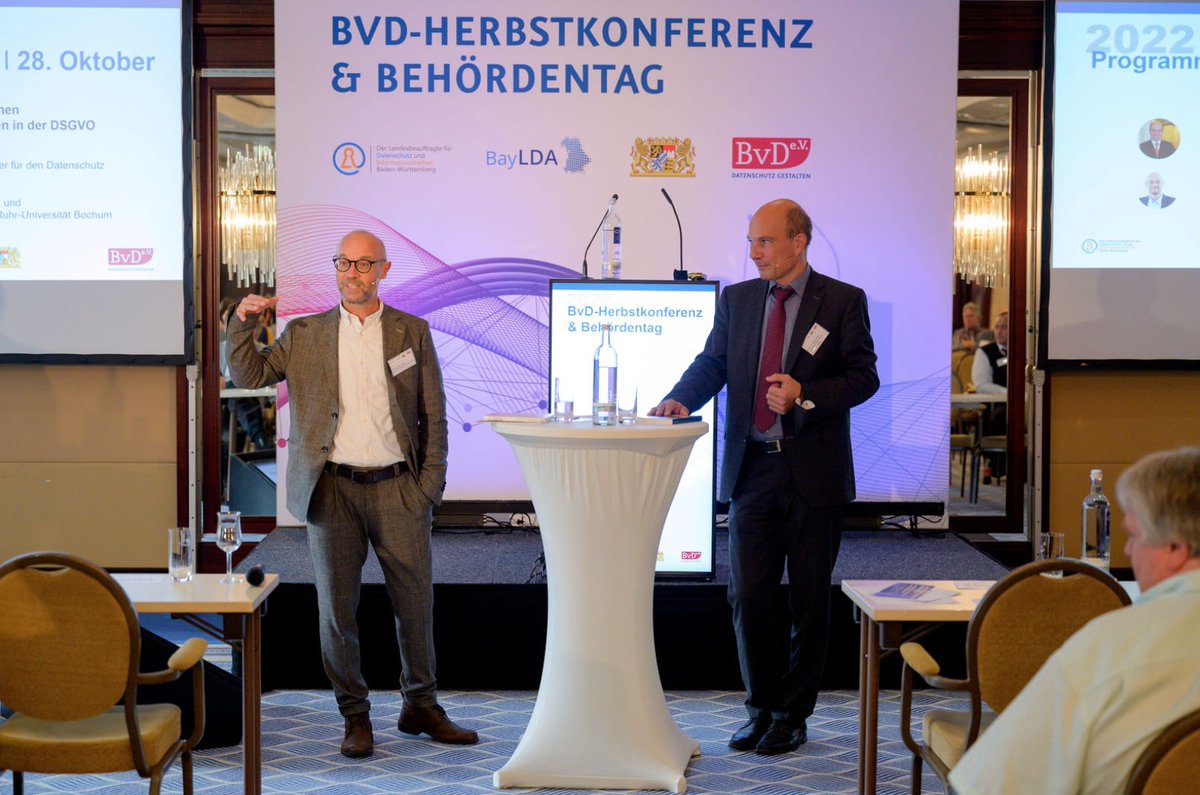 Dr. Kai-Uwe Loser @Kuloser, stellvertretender #BvD-Vorsitzender, im Dialog mit #BayLfD Prof. Thomas Petri über die Rolle des behördlichen #Datenschutzbeauftragten in der #DSGVO. #HK22