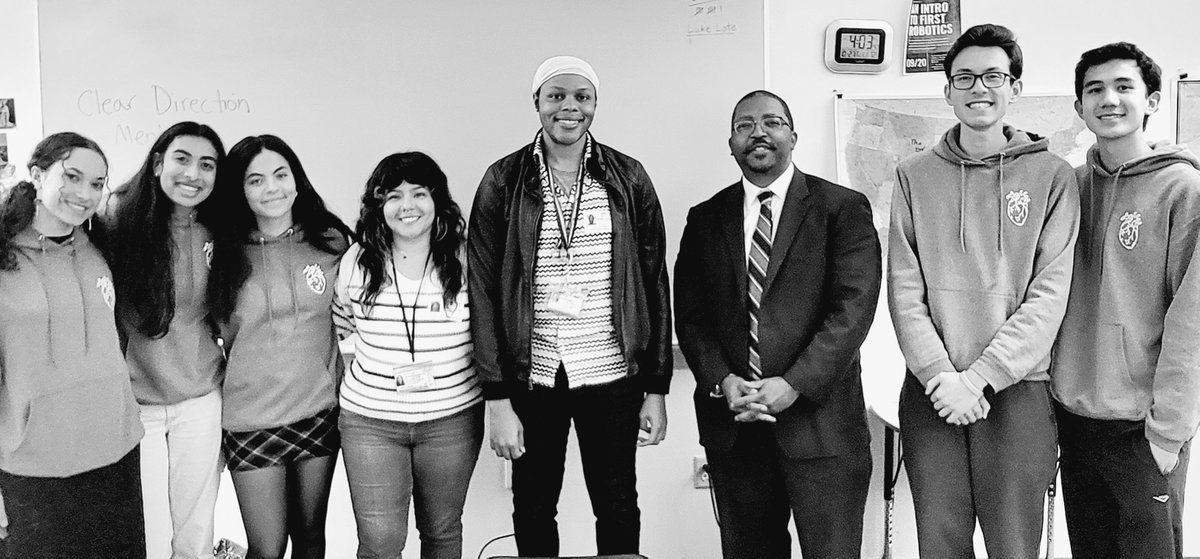 The SteMed & SteMed Jr student groups at @stemschoolHR hosted a Diversity in Science & Health Careers Panel. This effort featured @CUAnschutz investigators & was part of the #PTmovesME initiative with @APTACO. More outreach efforts for young learners are on the way! 🎓#STEM