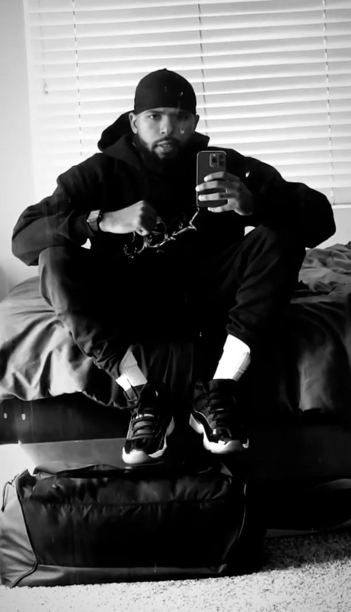 kimfeagin's tweet image. A quarter of a century old 2day for my baby boy @kjfeag. I love just as much today and probably more than the day your dad placed you in my arms after you were born. HBD, Son. You are a warrior, my joy boy🤎🤎 #Brotha #KJ #Yeah10