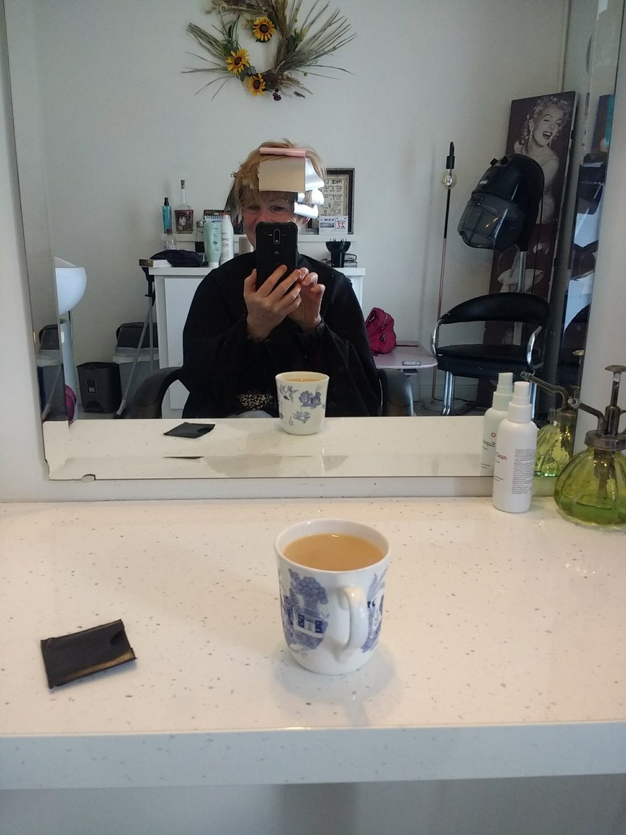 Getting blondified in advance of a family wedding next weekend. Have just taken delivery of a cuppa and an After Eight. 😋😋😋😋😋