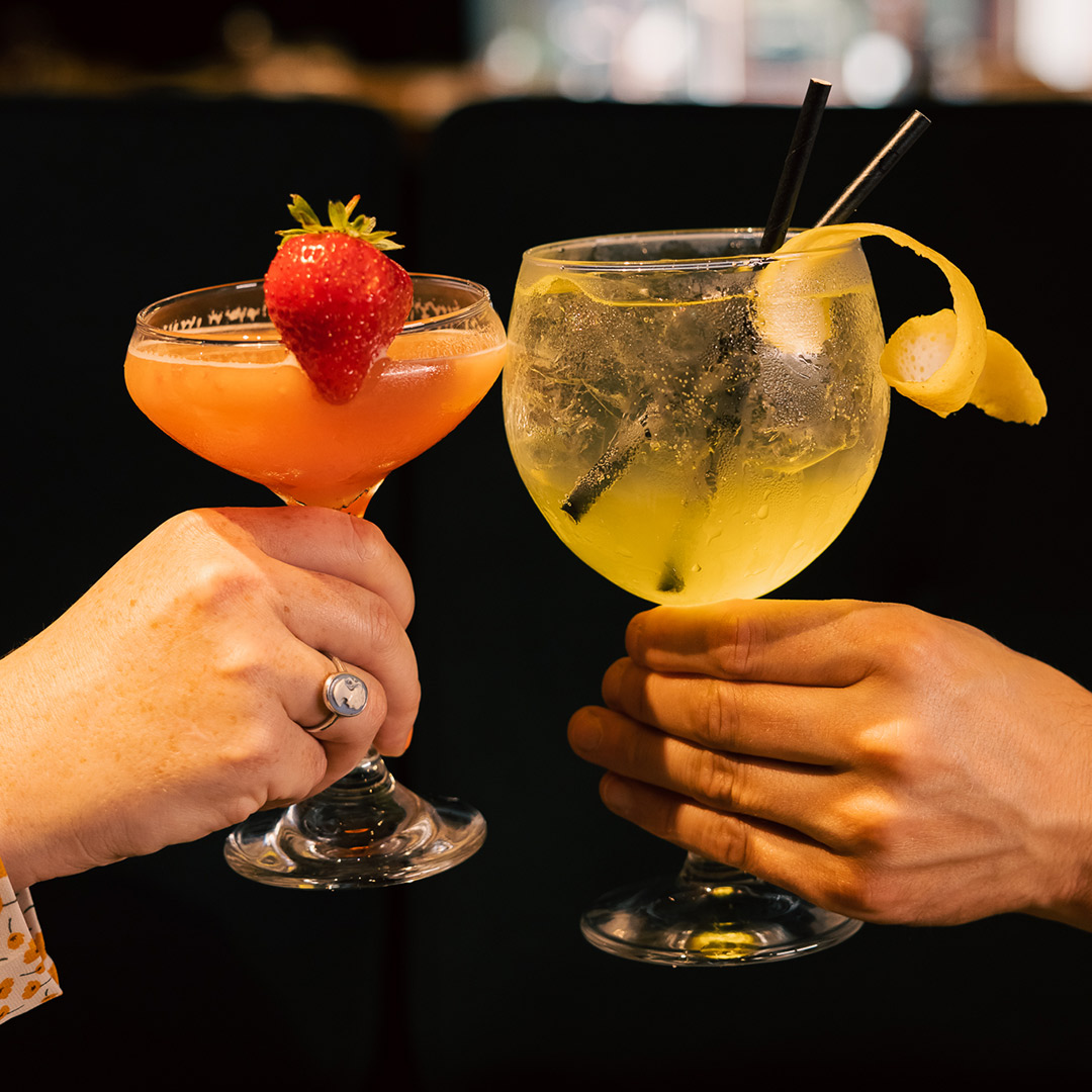 🍹'Libiamo!' Try #ONTraviata themed cocktails at our restaurant Kino. Amore Vietato (Forbidden Love): @MasonsGin with strawberries, cucumber and pomegranate & orange juices Brindisi: Limoncello, prosecco, soda water and a garnish of lemon peel kinoleeds.co.uk