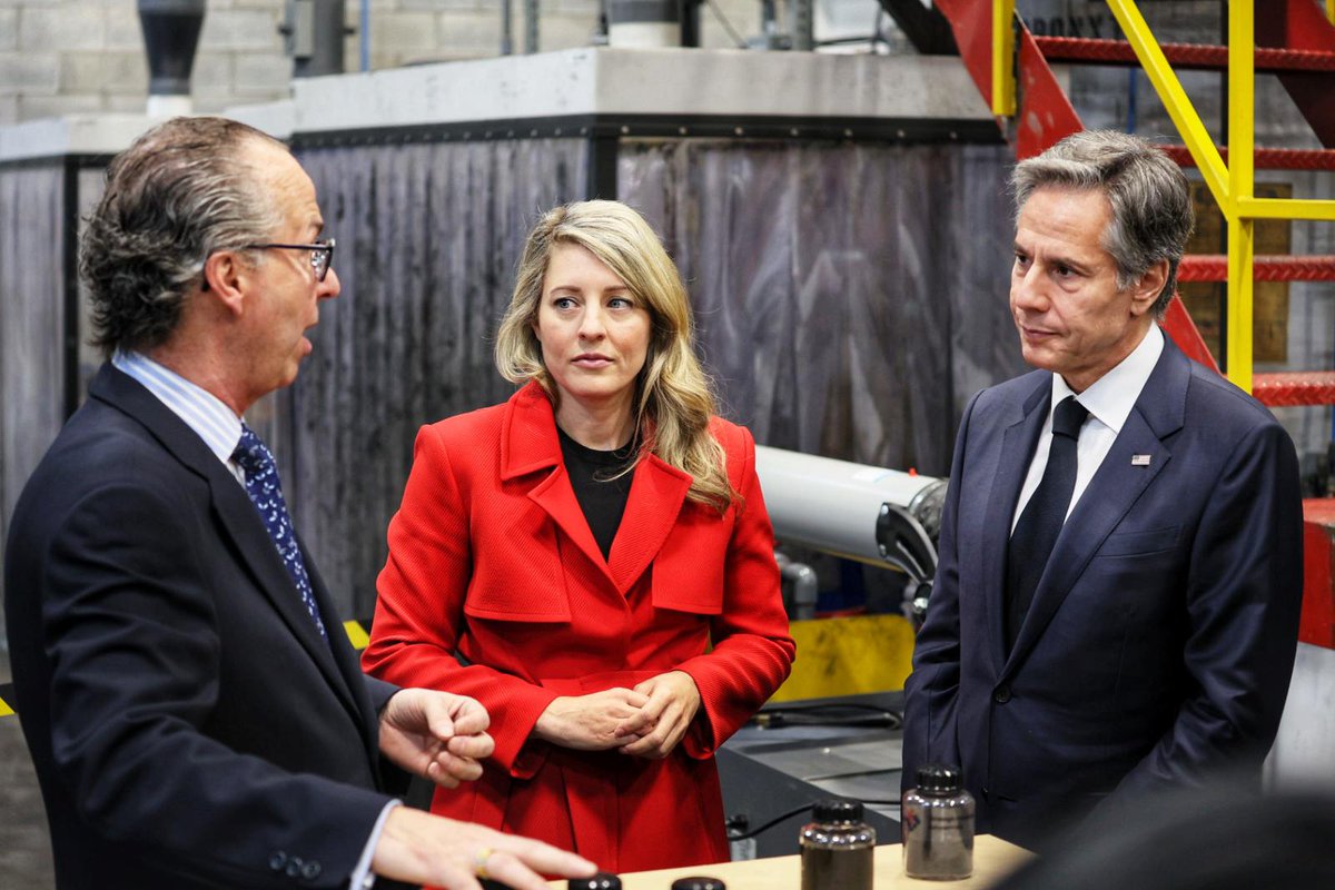 usconsmontreal's tweet image. Le @SecBlinken a rendu visite à @Li_Recycling, une jeune pousse montréalaise qui prévoit produire des batteries de voitures électriques depuis des minéraux essentiels recyclés à partir de batteries usagées.