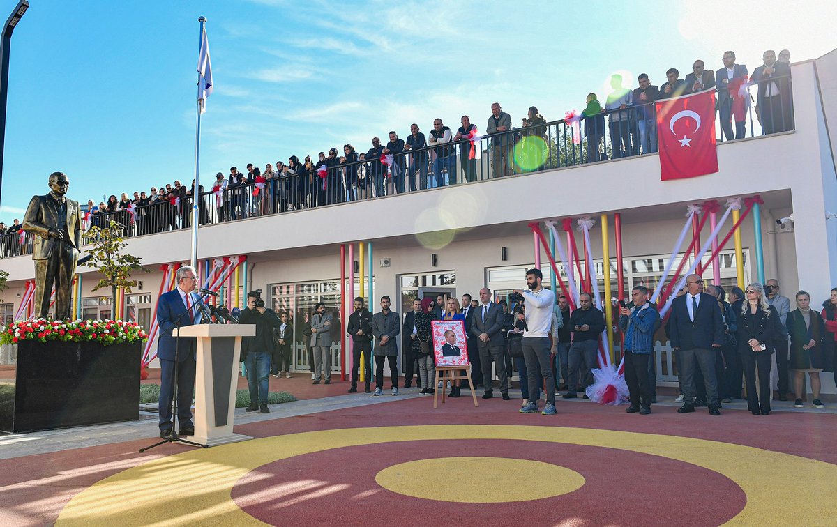 Ankara Büyükşehir Belediyesi görme, işitme ve ortopedik yönden gereksinimli çocuklarla normal gelişim gösteren 3-6 yaş arası çocukların birlikte eğitim görecekleri Türkiye’nin en büyük “Engelsiz Çocuk Gündüz Bakımevi”ni hizmete açtı.