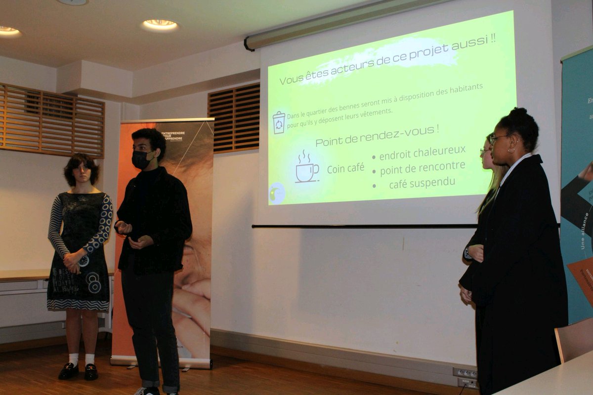 30 collégiens de Maurice Utrillo ont présentés leurs 3 Mini-Entreprises au sein de la Mairie du 18e. Ils ont pu les réaliser dans le cadre du dispositif "École Ouverte". Leur problématique : Comment économiser l'énergie ⚡
Bravo à eux pour leurs impressionnantes présentations 👏