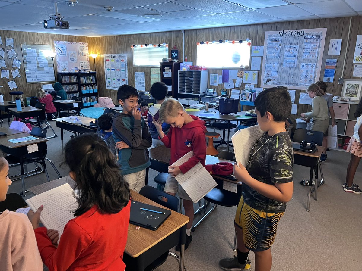 AshMLee84's tweet photo. Hand up, pair up to share informational text introductions with our classmates and our neighboring classmates. @MJAkinElem https://t.co/zRHDXR1iNG