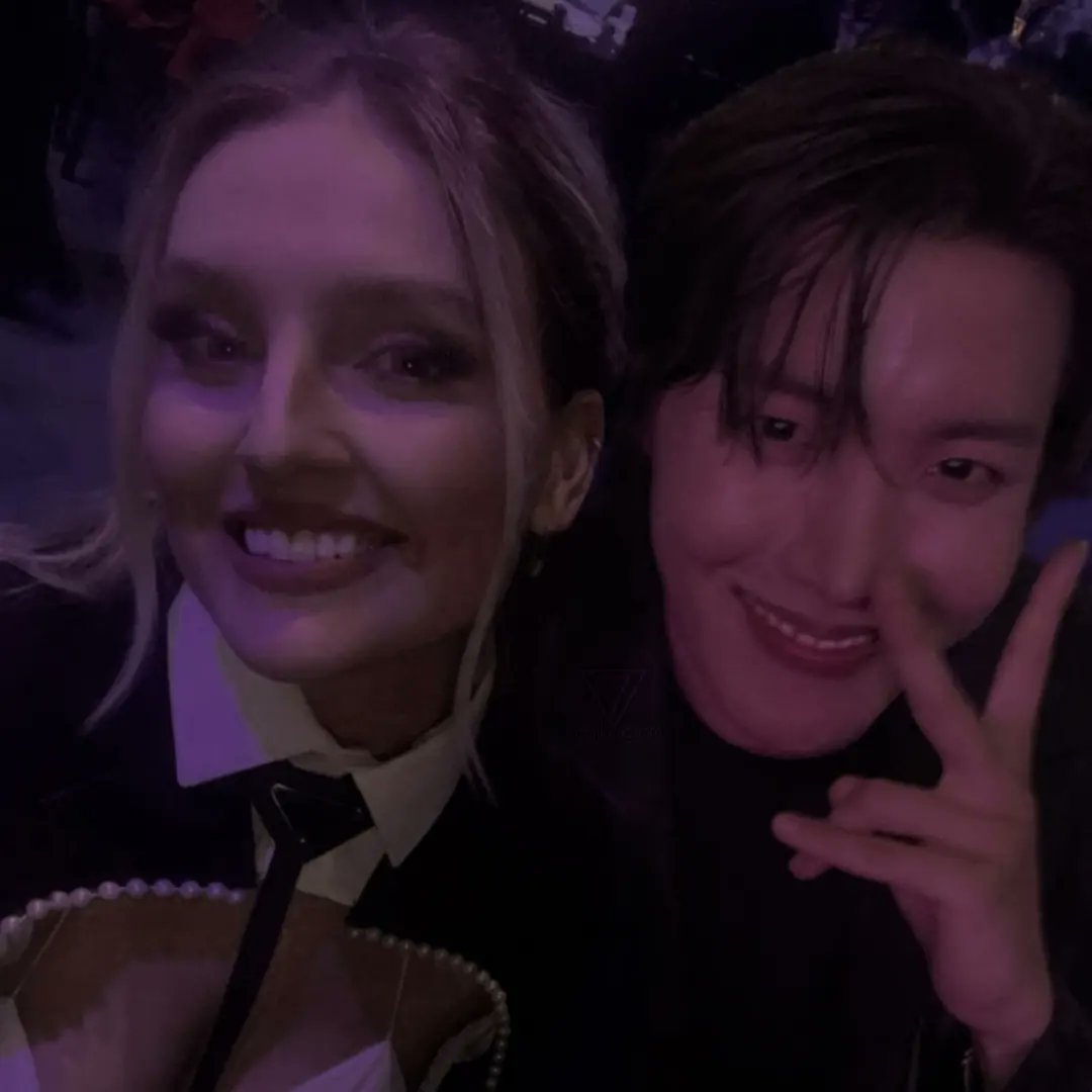 globalbngtnmix's tweet photo. Jhope and Perrie look so cute together 🫶🏻🥺🥰 #bangtanmix #jhope #perrie https://t.co/3yK5xbd9Fw