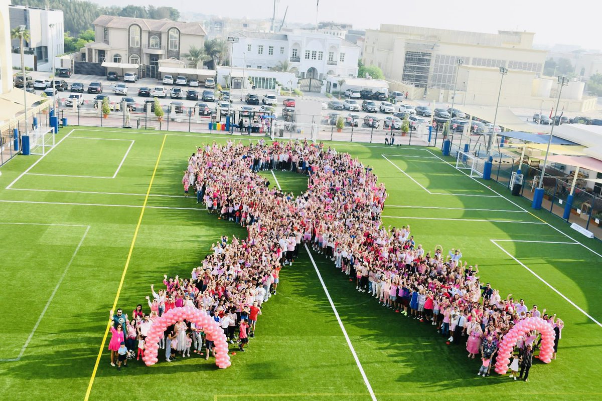 Pink Day @HISDubai The community coming together for an extremely important reason #cancer #CancerResearch #pinkday @CognitaSchools #everyonecounts #everyonecontributes #everyonesucceeds