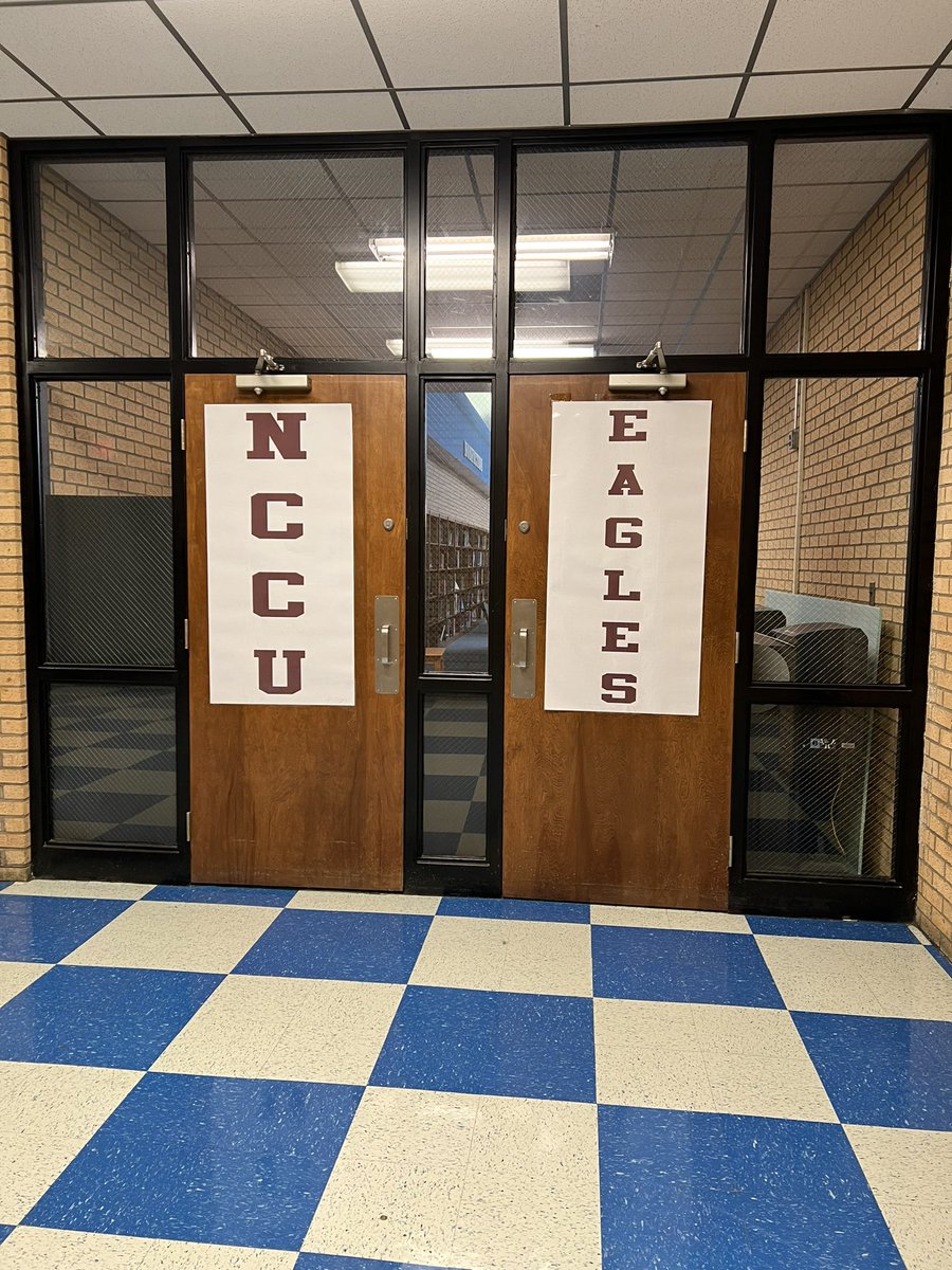 Tech_Shorty's tweet image. It’s College Week @Hunt_High_NC so I decorated all of the doors to the Learning Commons. @NCCU @NCCUSOE #DoubleEagle #EaglePride