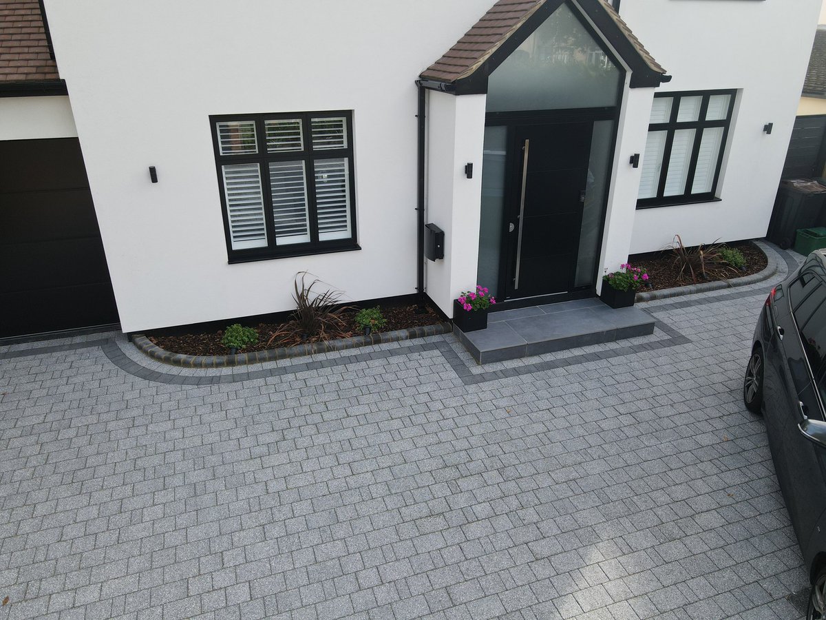 Paramount Paving tweet media