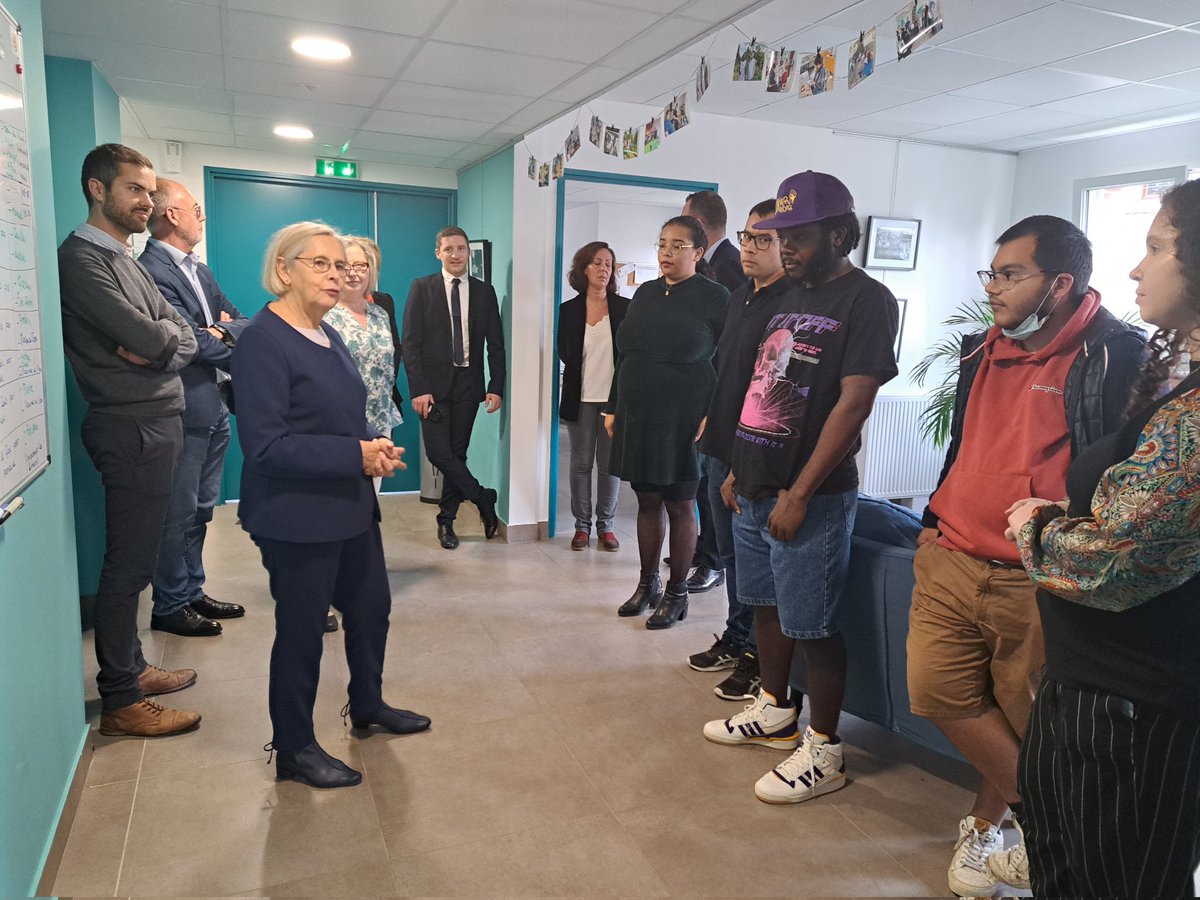 MUTNormandie's tweet photo. #Rouen De riches échanges avec @Vidal7602 lors de sa visite de la résidence Séraphine qui accueille des personnes en situation de #handicap #psychique dans des logements individuels. Un beau projet de vie collective #intégration @Mutualite_fr https://t.co/te89TYMfK4