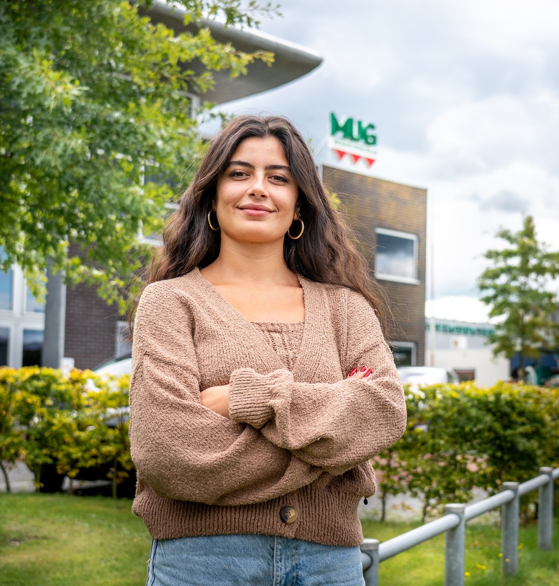 Stagelopen bij MUG? Dat betekent samenwerken aan mooie projecten, zowel binnen én buiten. Joudy is student Civiele Techniek en begon als tekenaar op de afdeling Infra, Water &amp; Natuur. Binnenkort studeert ze af. 

Lees Joudy's ervaring op lnkd.in/erUErckt 

#stage #infra