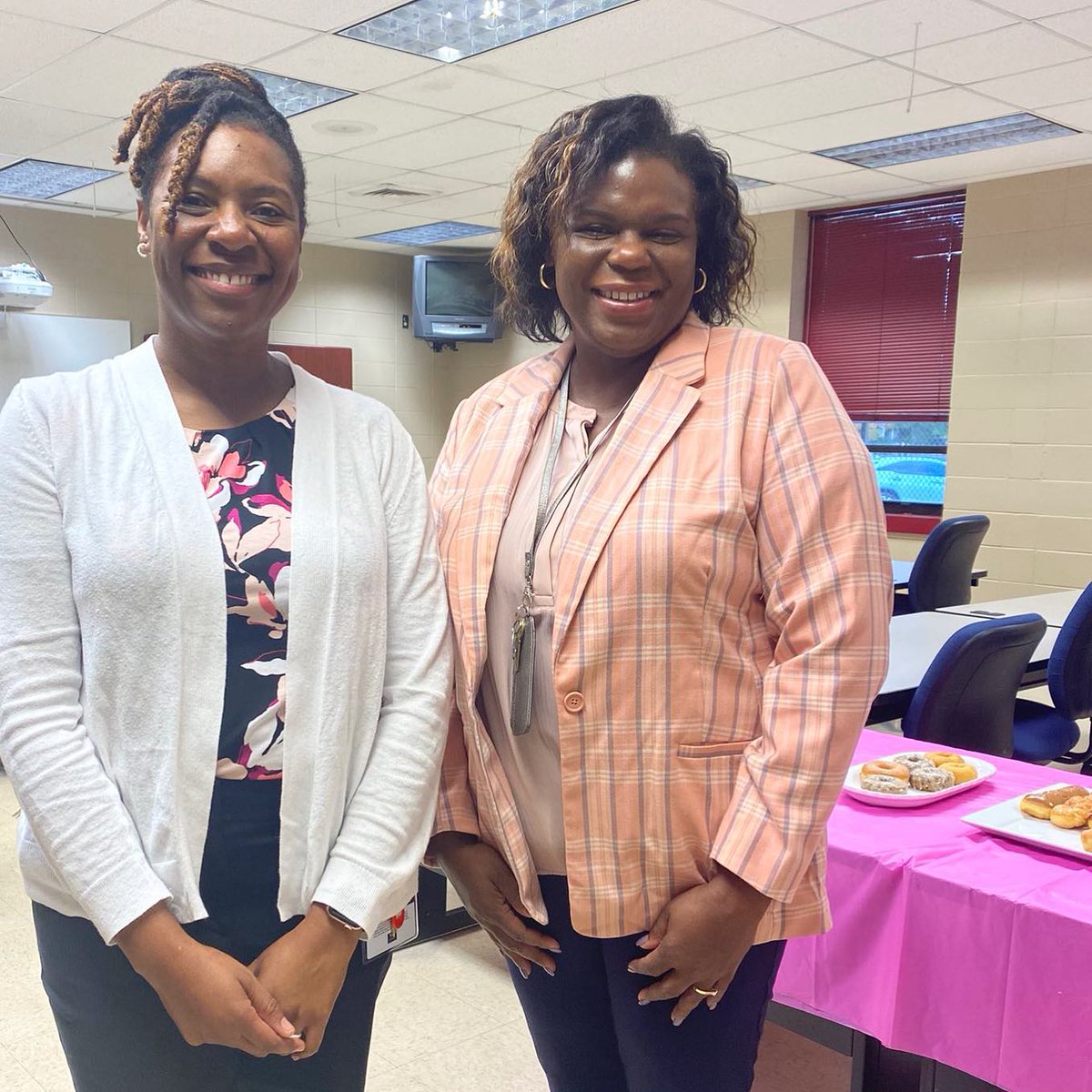 UAHCollegeOfEd's tweet photo. The @RiseSchoolHSV’s Exec. Director Ms. Cosby and Asst. Director Ms. Slaughter held a “Doughnuts with the Directors” event earlier this week where parents and guardians could stop by to meet them. 🍩😁 We are so excited to have these two leaders at the ELC! 💙 #UAHELC #UAHCoED https://t.co/WlzWWkjvZI