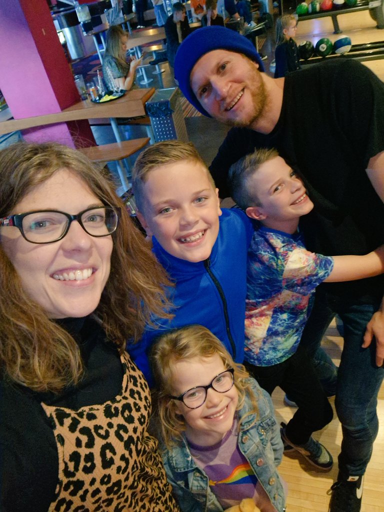 LauraM_OT's tweet photo. This week's 'Try it Tuesday' involved a family trip to the bowling alley plus a game of pool 🎳 🎱 @SunderlandOT https://t.co/1YxnWfZcYO