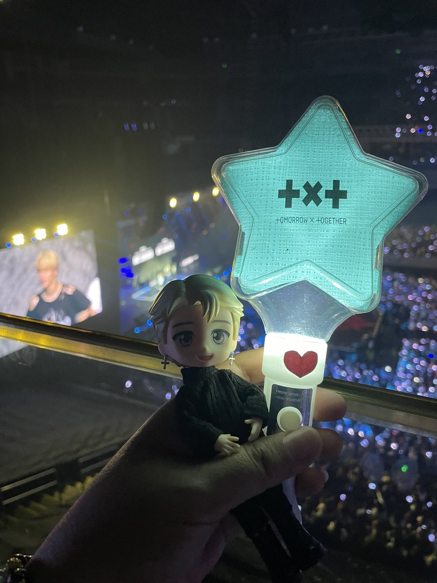 mochi_jinki's tweet photo. Lil JM watched #TOMORROW_X_TOGETHER #ACTLOVESICKinMANILA #ACTLOVESICKinMANILA_Day1 https://t.co/yp9vo5Pq0E
