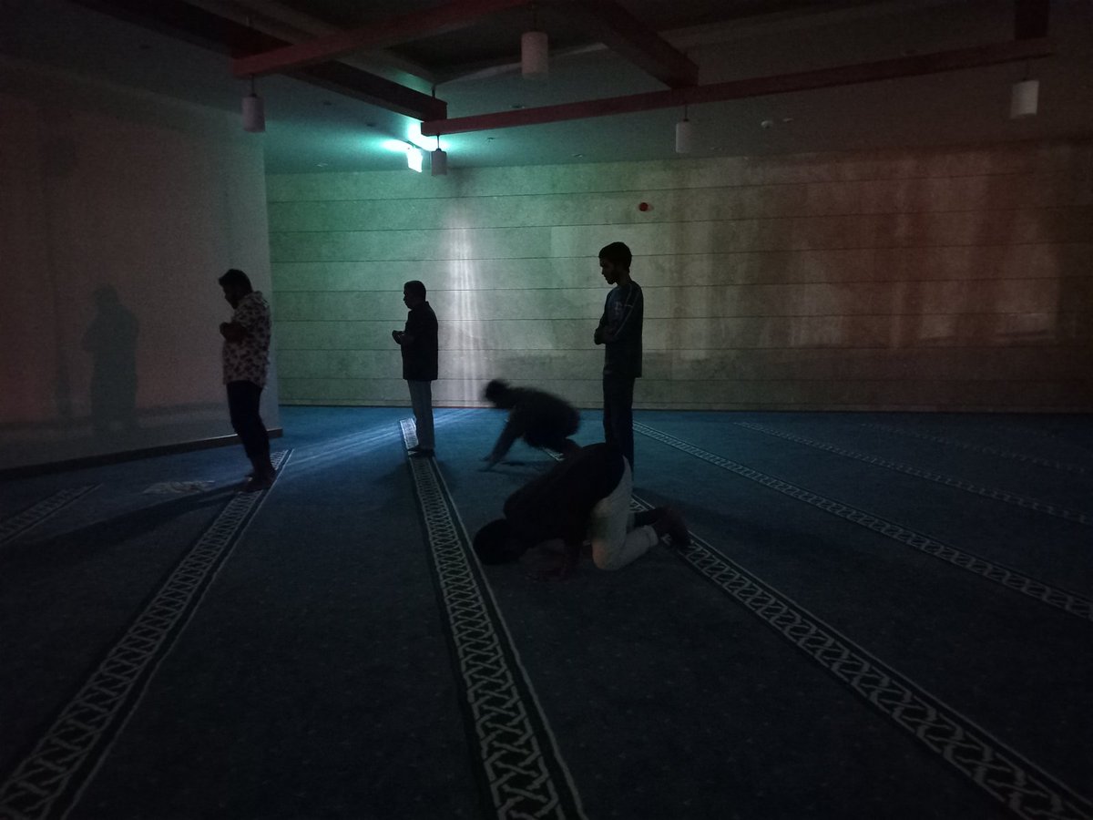 މިސަރުކާރުން ގައުމު ލާދީނީކޮށް މިންމާފި، ފައިސާ ނެތިގެން ސަލްމާން  މިސްކިތުގެ ބިލް ނުދައްކާތީ ކަރަންޓް ކަޑާލާފައި، ކުރޮޅި ސަރުކާރު އިސްތިއުފާ ދީފަ ގެޔަށް  ދާން ވީނުން.
<a href="/DhiyaresNews/">Dhiyares</a> 
@MendhuruOnline 
<a href="/Miuvaan/">Miuvaan</a> 
<a href="/DhivehiOne/">Aboriginal Abdul 😎</a> 
@MvDemocracy1 
<a href="/AbuUwai14259437/">Dhivehi Dhari</a> 
<a href="/alimuaz/">Ali Muaz</a> 
<a href="/DhiffushiPPM/">PPM Dhiffushi</a>