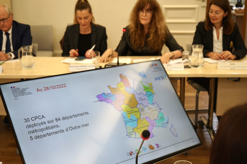 J’ai réuni les 30 centres de prise en charge des auteurs de violences (CPCA), créés à l’issue du Grenelle des violences conjugales. Pour protéger les femmes victimes de violences, nous devons absolument tout faire pour prévenir le passage à l’acte et pour empêcher la récidive.