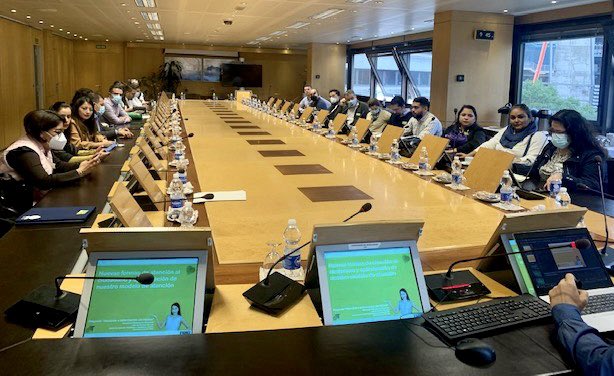 OissSec's tweet photo. 🎓📚Clausura XXII #MasterOiss en prevención y protección de riesgos laborales, 22 graduandos - XIX Máster en dirección y gestión de planes y fondos de pensiones, 16 graduandos #OISS @UAHes
#FormacionOiss es otro #AportesOiss
38 nuevos #EgresadosOiss 9 países 🇦🇷🇨🇴🇨🇷🇪🇨🇪🇸🇲🇽🇵🇦🇵🇾🇩🇴 https://t.co/BG1q4bk3IK
