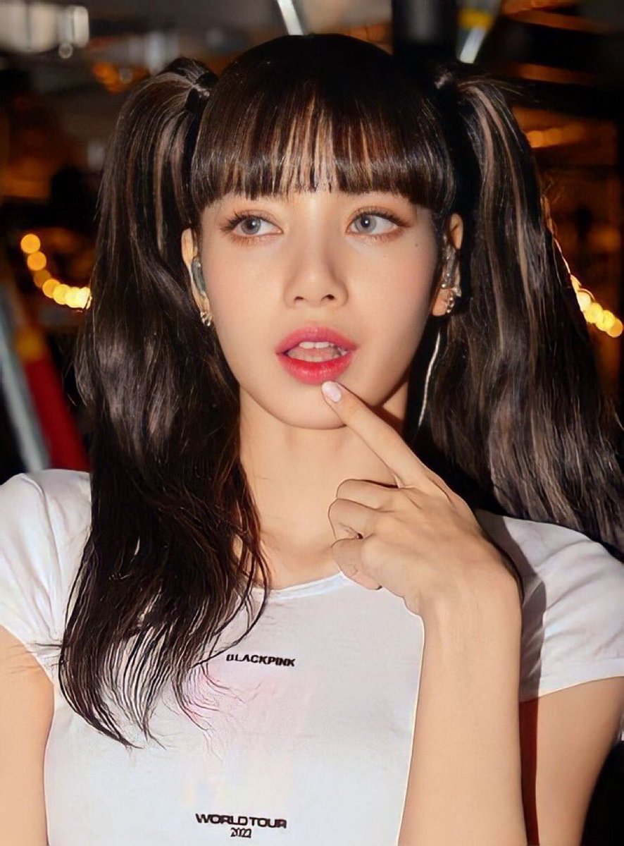 forlalisa_th's tweet photo. SHE'S UNREAL

#LISA #LALISA #MONEY #SG https://t.co/PFASx5PKvZ