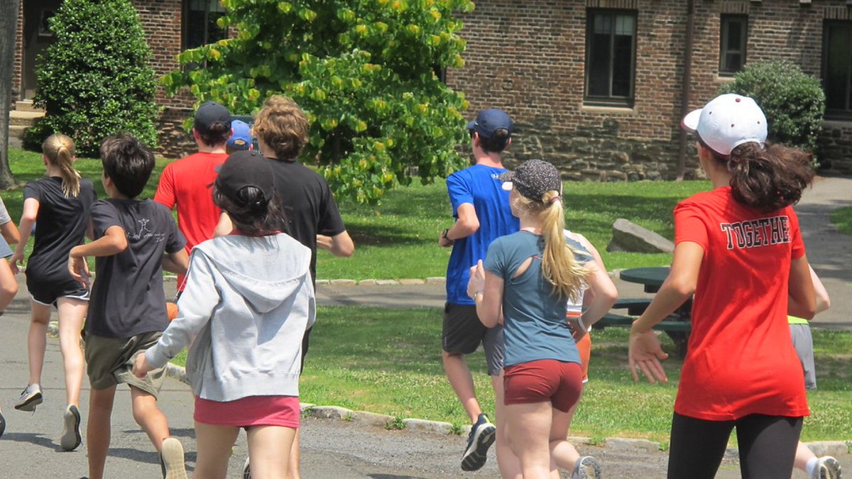 EXPLOLive's tweet photo. Who’s running toward the weekend like these #EXPLOSenior early morning running club kids?
#EXPLO2022 #CrossCountry #Running #Teens #TeenSummer #SummerPrograms https://t.co/Ju9wHRxOb6