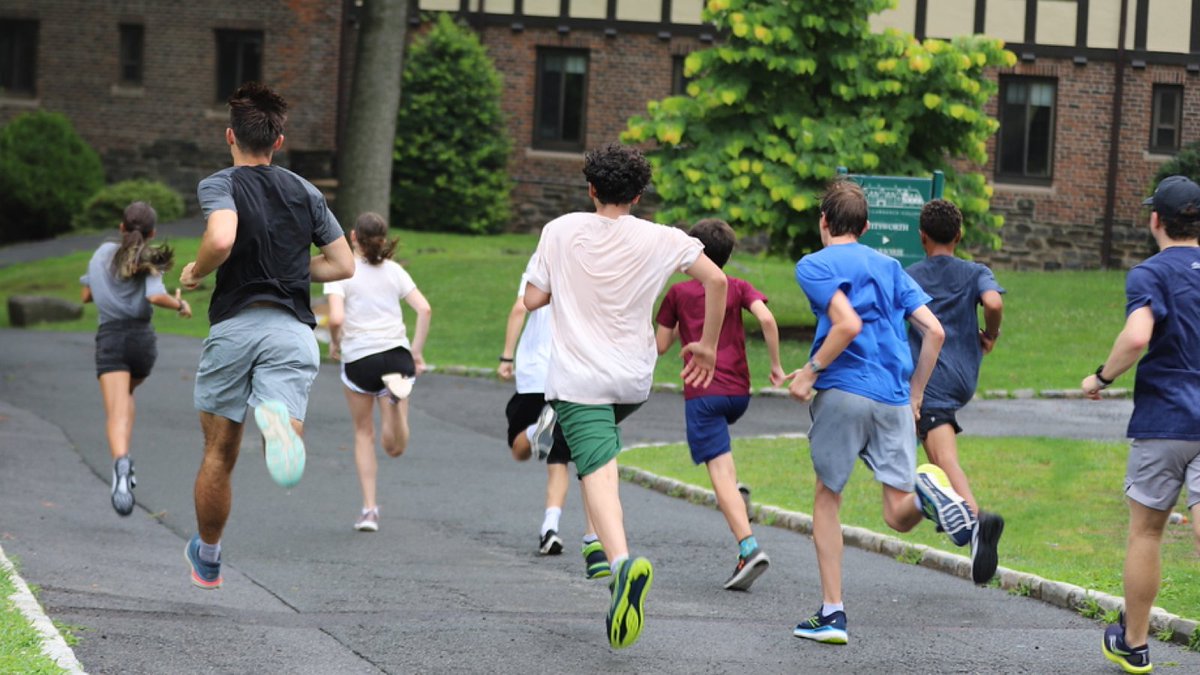 EXPLOLive's tweet photo. Who’s running toward the weekend like these #EXPLOSenior early morning running club kids?
#EXPLO2022 #CrossCountry #Running #Teens #TeenSummer #SummerPrograms https://t.co/Ju9wHRxOb6