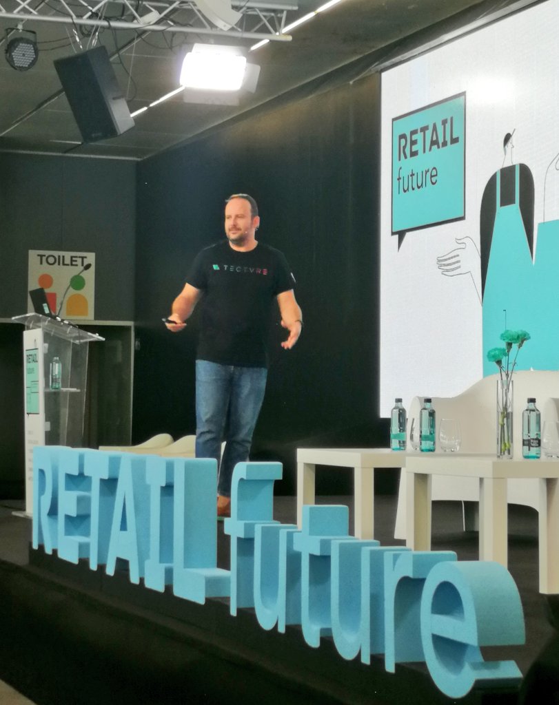 RETAIL Digital tweet media