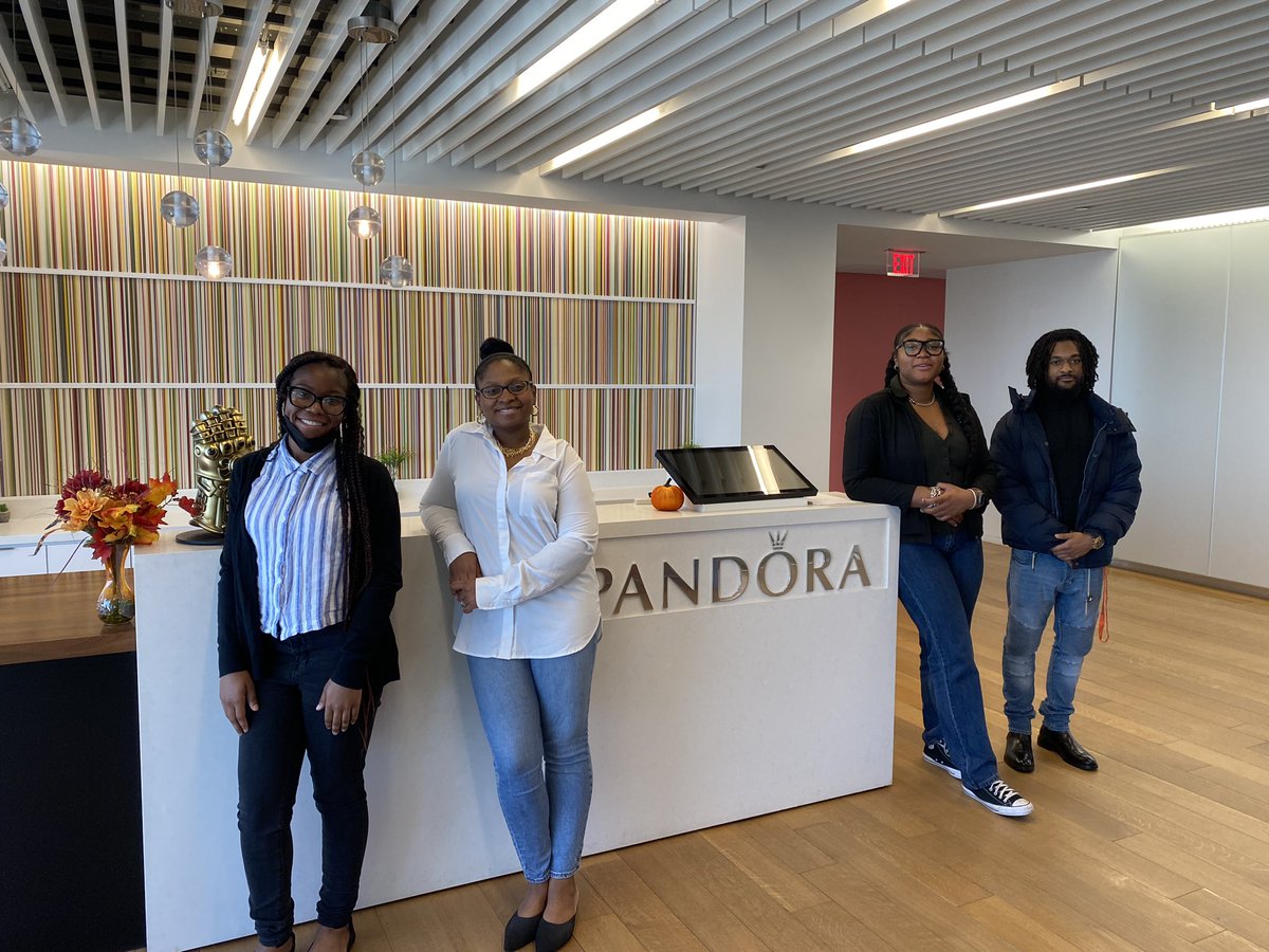 jana_duckett's tweet photo. Thank you to @PANDORA_NA social media manager, Nikki Bracy, for hosting @SGJCMSU #scomup students yesterday. We learned about the power of leveraging brand loyalty and voice in social media. #scom355 https://t.co/b55phw58rO
